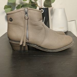 Breckelle's Taupe Ankle Boots